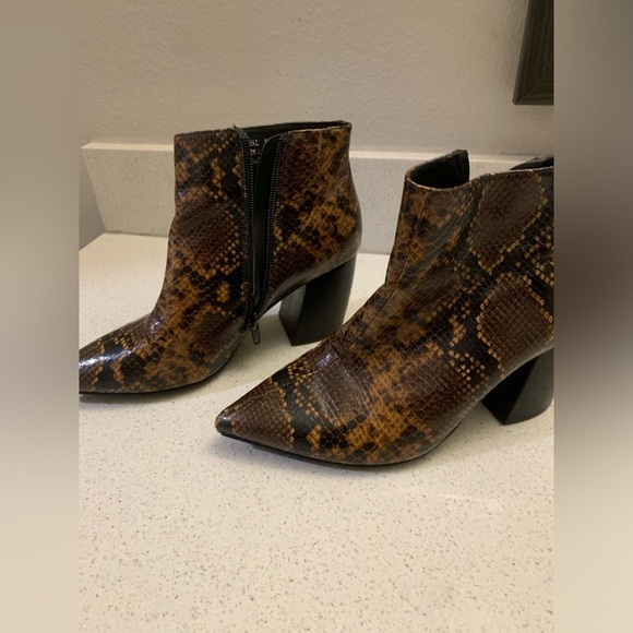 JEFFREY CAMPBELL Women's Final Brown Black Snake Print Booties Shoes Heels 6.5 - Picture 3 of 8